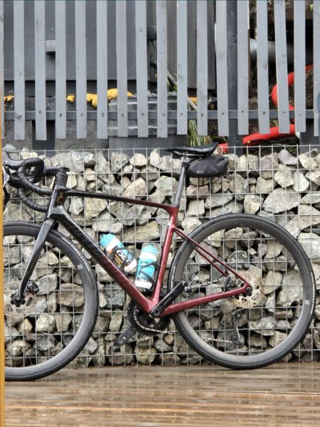 ПРОДАЁТСЯ ОТЛИЧНЫЙ ШОССЕЙНИК КЛАССА ЭНДЮРАНС GIANT DEFY ADVANCED