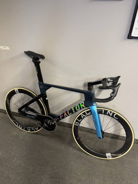 ТРЕКОВЫЙ ВЕЛОСИПЕД FACTOR RAIDEN